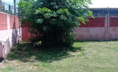 HERMOSA CASA EN TORTUGUITAS. AMPLIO PARQUE.