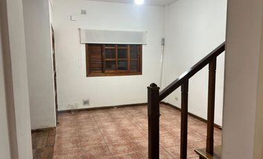 ALQUILER MORON 3 AMBIENTES PH AL FRENTE