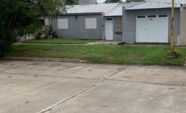 VENTA CASA 3 DORMITORIOS - BARRIO BOUCHARD