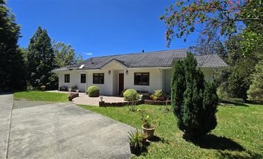 Casa en Arriendo en Condominio Lagunitas