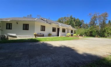 Casa en Arriendo en Condominio Lagunitas