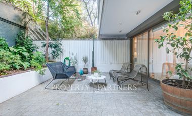 Exclusivo departamento en arriendo con patio privado en El Golf, Las Condes