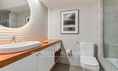 Exclusivo departamento en arriendo con patio privado en El Golf, Las Condes