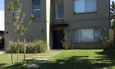 Venta Casa 3 Dormitorios Impecable en Los Sauces