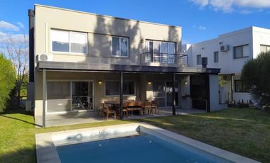 Venta Casa 3 Dormitorios Impecable en Los Sauces
