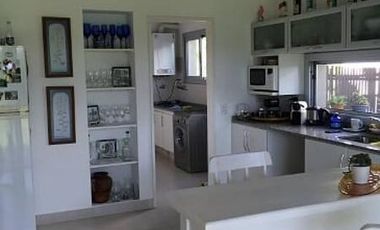 Venta Casa 3 Dormitorios Impecable en Los Sauces