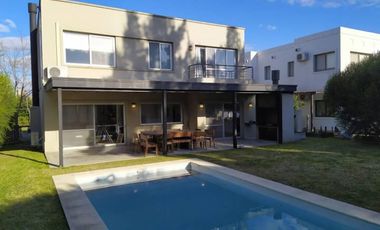 Venta Casa 3 Dormitorios Impecable en Los Sauces