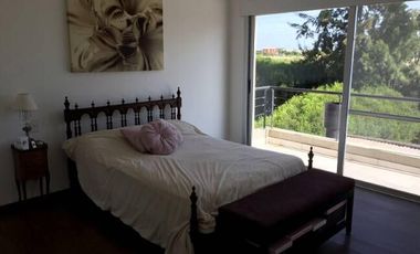 Venta Casa 3 Dormitorios Impecable en Los Sauces