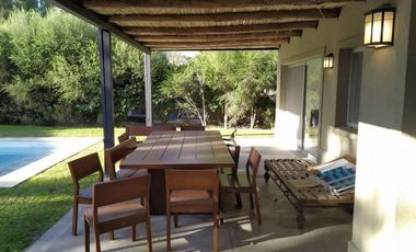 Venta Casa 3 Dormitorios Impecable en Los Sauces