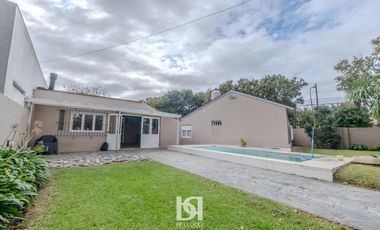CASA CON PISCINA EN VENTA BARRIO CONSTITUCIÓN
