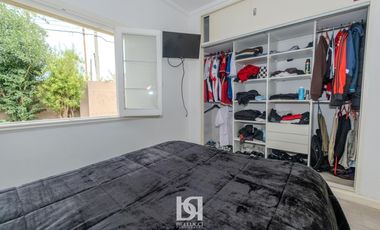 CASA CON PISCINA EN VENTA BARRIO CONSTITUCIÓN