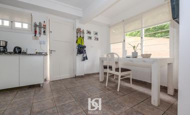 CASA CON PISCINA EN VENTA BARRIO CONSTITUCIÓN
