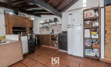 CASA CON PISCINA EN VENTA BARRIO CONSTITUCIÓN