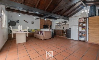 CASA CON PISCINA EN VENTA BARRIO CONSTITUCIÓN
