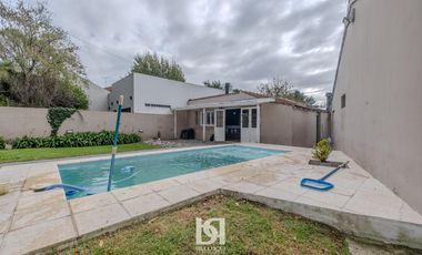 CASA CON PISCINA EN VENTA BARRIO CONSTITUCIÓN
