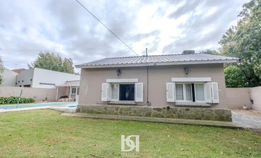 CASA CON PISCINA EN VENTA BARRIO CONSTITUCIÓN