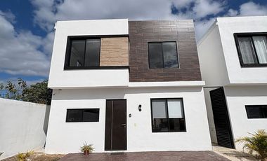 CASA EN RENTA MERIDA, CONKAL, PRIVADA IDILIA, AMUEBLADA, DISPONIBLE.