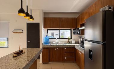 CASA EN RENTA MERIDA, CONKAL, PRIVADA IDILIA, AMUEBLADA, DISPONIBLE.