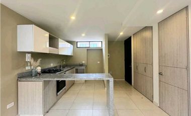 Rento casa moderna de tres niveles en conjunto en Chia.