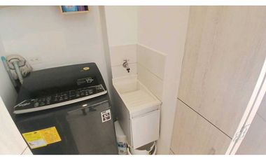 Rento casa moderna de tres niveles en conjunto en Chia.