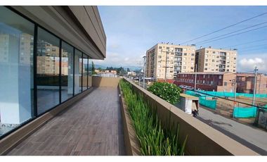 Rento casa moderna de tres niveles en conjunto en Chia.