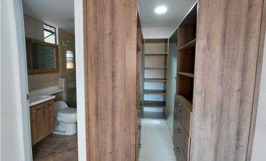 SE VENDE APARTAMENTO EN VALLE DEL LILI - CALI HERMOSO Y AMPLIO