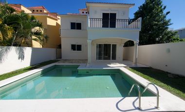 CASA EN RENTA  3 REC CON ALBERCA PRIVADA EN PLAYA DEL CARMEN