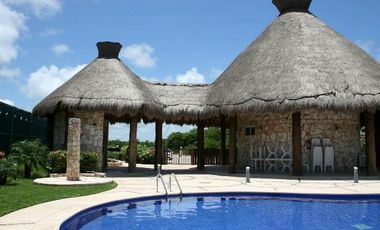 CASA EN RENTA  3 REC CON ALBERCA PRIVADA EN PLAYA DEL CARMEN