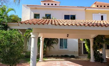 CASA EN RENTA  3 REC CON ALBERCA PRIVADA EN PLAYA DEL CARMEN