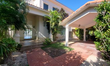 CASA EN RENTA  3 REC CON ALBERCA PRIVADA EN PLAYA DEL CARMEN