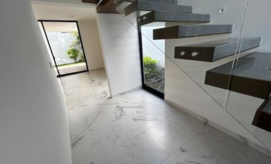 Lomas de Molino III CASA en RENTA, tres recámaras con baño y vestidor. La Campiña, Gran Jardín