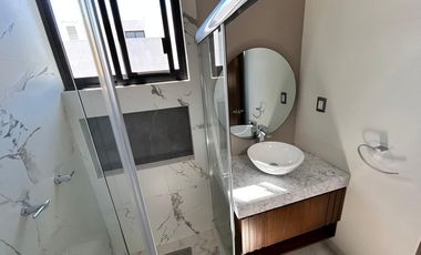 Lomas de Molino III CASA en RENTA, tres recámaras con baño y vestidor. La Campiña, Gran Jardín