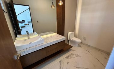 Lomas de Molino III CASA en RENTA, tres recámaras con baño y vestidor. La Campiña, Gran Jardín