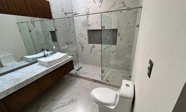Lomas de Molino III CASA en RENTA, tres recámaras con baño y vestidor. La Campiña, Gran Jardín