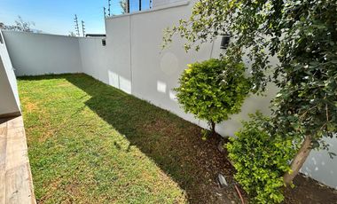 Lomas de Molino III CASA en RENTA, tres recámaras con baño y vestidor. La Campiña, Gran Jardín
