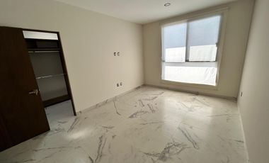 Lomas de Molino III CASA en RENTA, tres recámaras con baño y vestidor. La Campiña, Gran Jardín