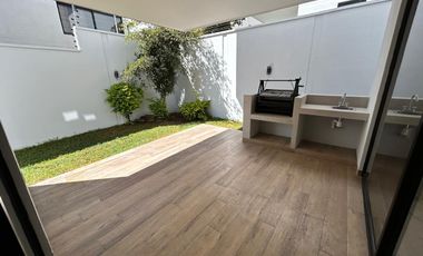Lomas de Molino III CASA en RENTA, tres recámaras con baño y vestidor. La Campiña, Gran Jardín