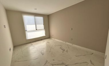 Lomas de Molino III CASA en RENTA, tres recámaras con baño y vestidor. La Campiña, Gran Jardín