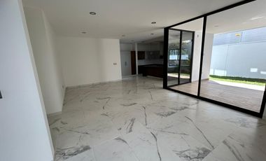 Lomas de Molino III CASA en RENTA, tres recámaras con baño y vestidor. La Campiña, Gran Jardín