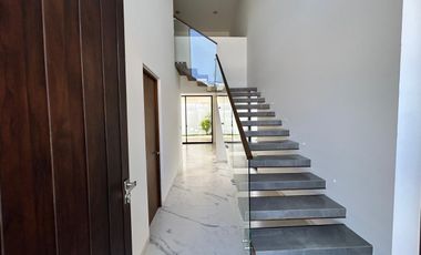 Lomas de Molino III CASA en RENTA, tres recámaras con baño y vestidor. La Campiña, Gran Jardín