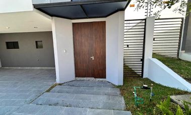 Lomas de Molino III CASA en RENTA, tres recámaras con baño y vestidor. La Campiña, Gran Jardín