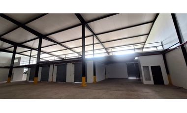 Venta de Galera de 2.200 metros en Parque Industrial de Las Américas