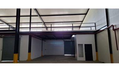 Venta de Galera de 2.200 metros en Parque Industrial de Las Américas