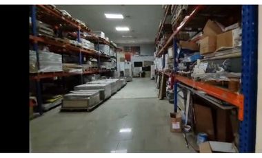 Venta/ Alquiler Local d 2,337 mts d construcción/ Avenida Santa Elena
