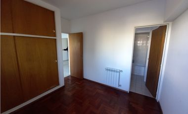 Departamento 1 Dormitorio con Balcón Frente a Plaza de Godoy Cruz