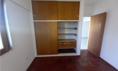 Departamento 1 Dormitorio con Balcón Frente a Plaza de Godoy Cruz