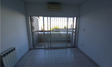Departamento 1 Dormitorio con Balcón Frente a Plaza de Godoy Cruz