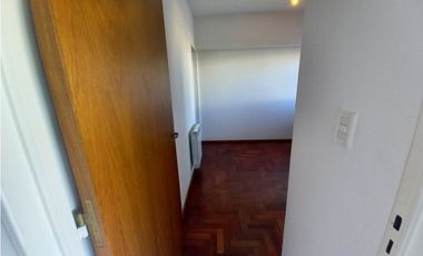 Departamento 1 Dormitorio con Balcón Frente a Plaza de Godoy Cruz