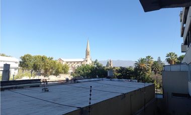 Departamento 1 Dormitorio con Balcón Frente a Plaza de Godoy Cruz