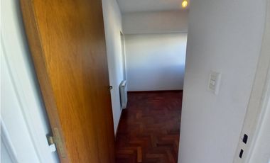 Departamento 1 Dormitorio con Balcón Frente a Plaza de Godoy Cruz